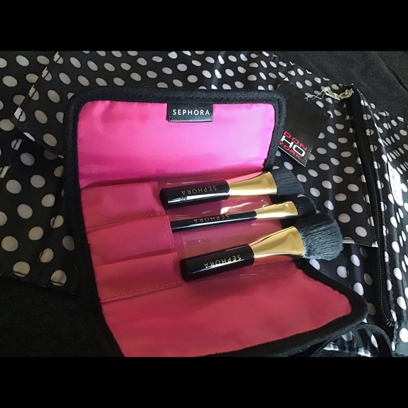 Make up brush and hair rollers - Picture 2 of 7